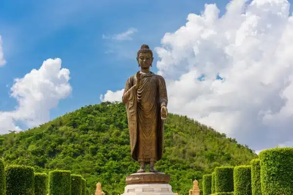 เสริมมงคลให้ชีวิต แวะไหว้พระปางขอฝน วัดทิพย์สุคนธาราม